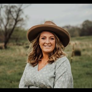 Meet your Posher, Kayla